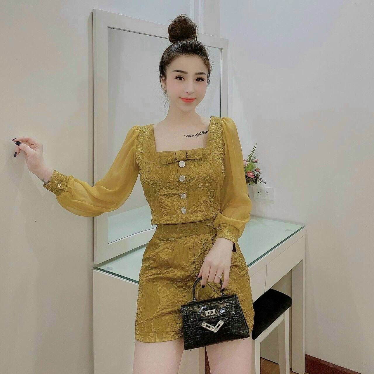 Sét bộ gấm đùi đi chơi tay dài phối voan kiếng cài nút ngực tôn dáng sang trọng,dễ thương dành cho các nàng dạo phố thời trang nữ dtd