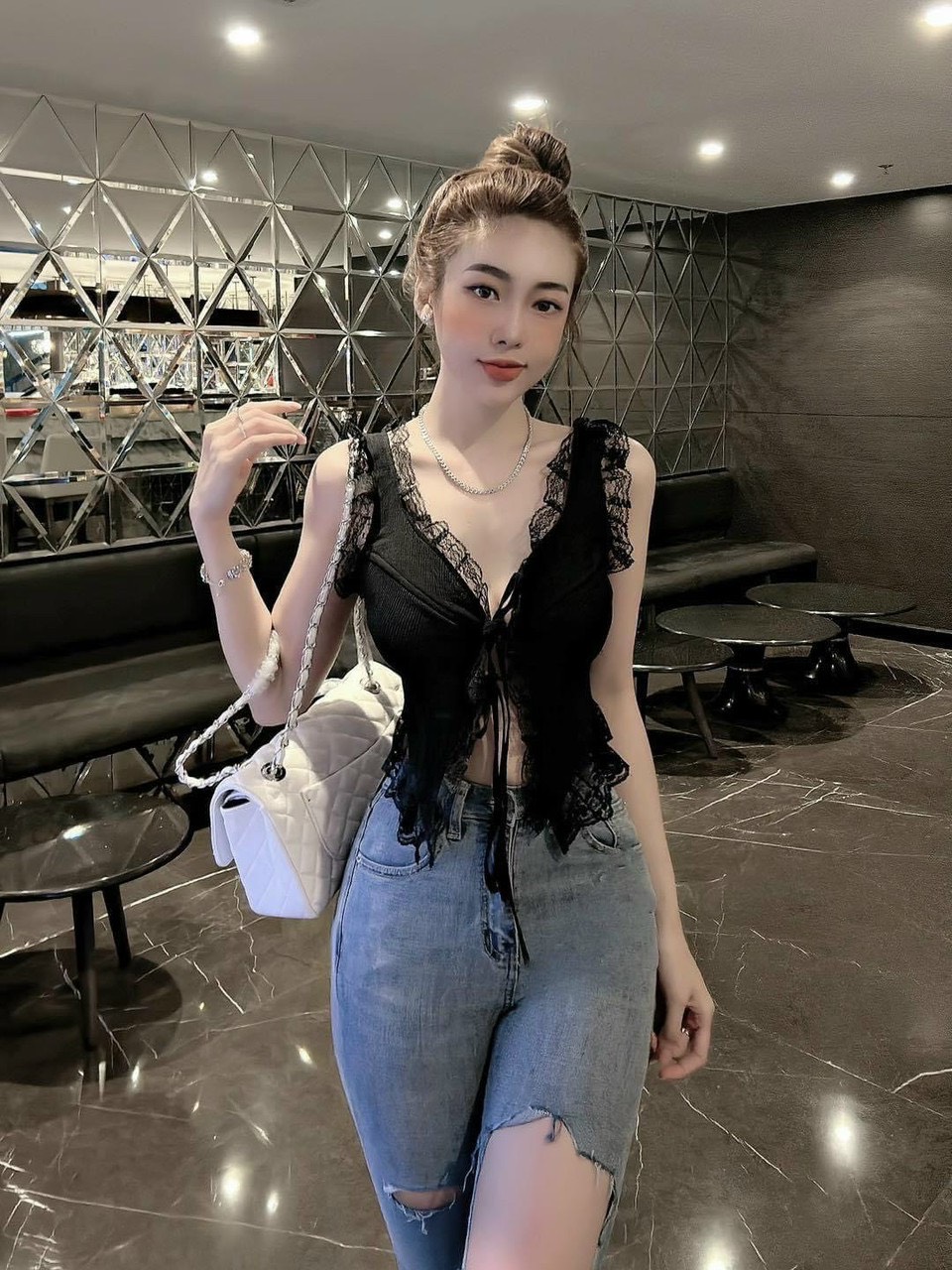 Áo thun xốp vạt nhọn viền ren đan dây siêu gợi cảm croptop TU