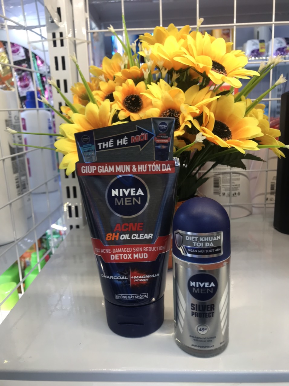 Combo Sữa rửa mặt Nivea Men 100g + Lăn khử mùi Nivea Men phân tử bạc 50ml