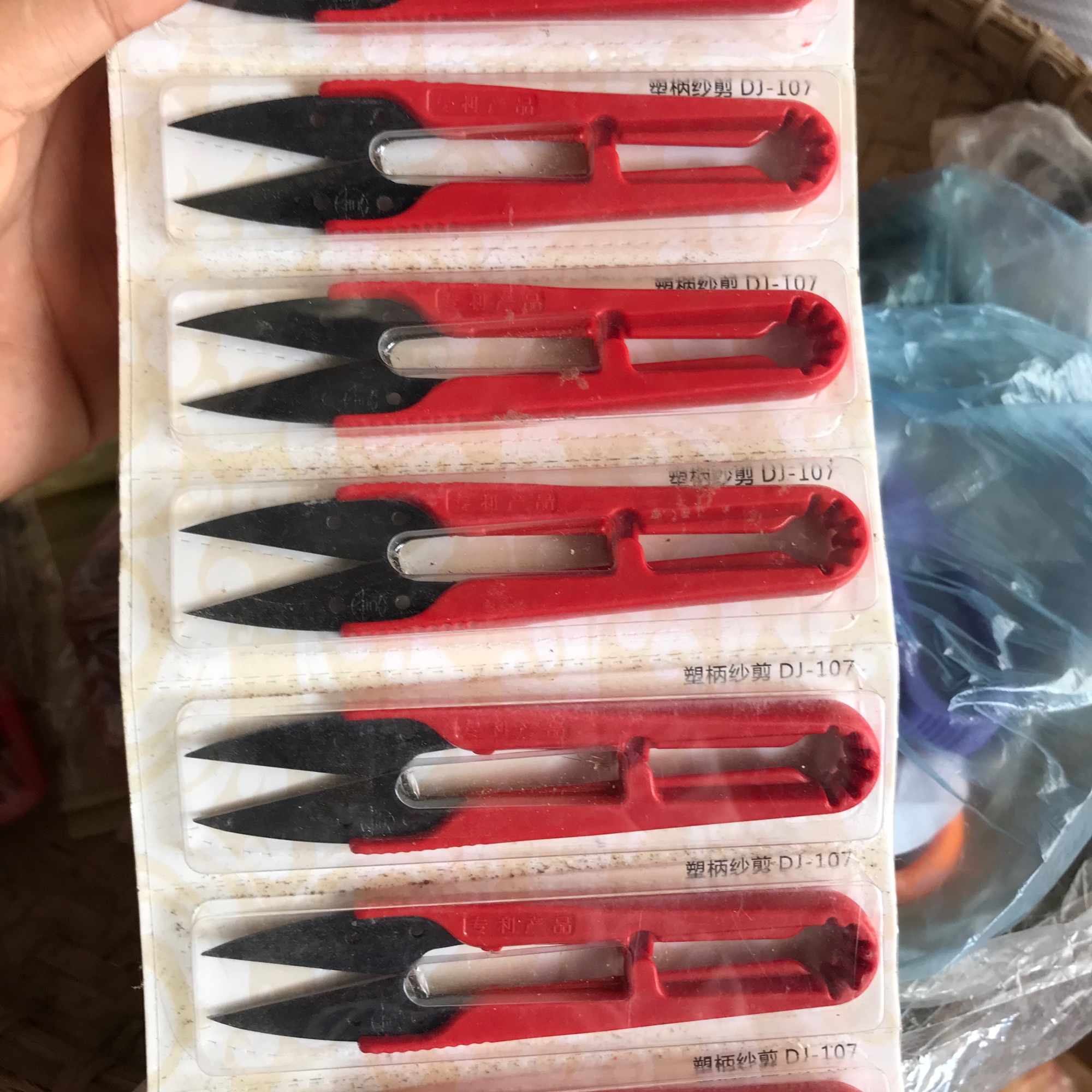 Kéo bấm bằng thép siêu bén