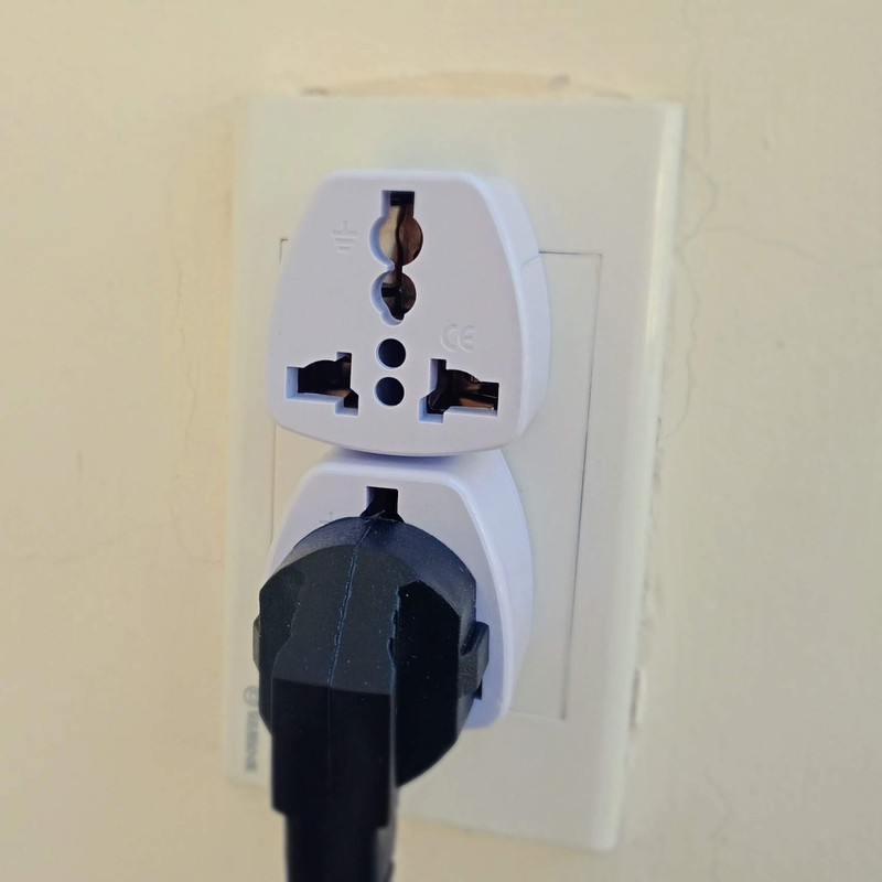 Đầu chuyển  đổi phích cắm 3 chân thành 2 chân tiện dụng