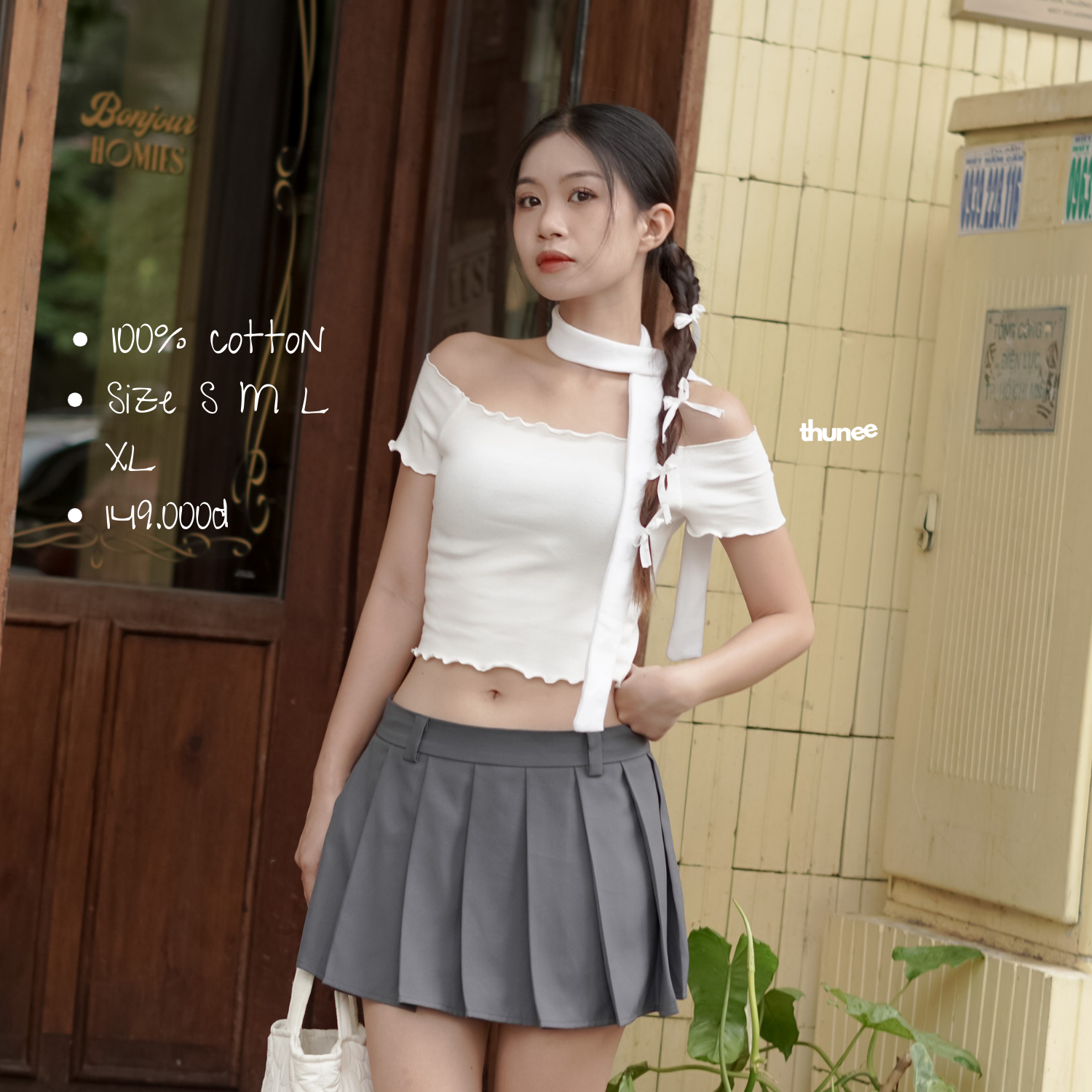 Áo thun gân trễ vai tay ngắn cuốn biên thời trang màu trắng kem