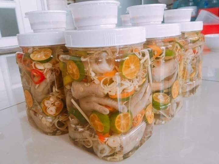 Chân gà ngâm xã tắc