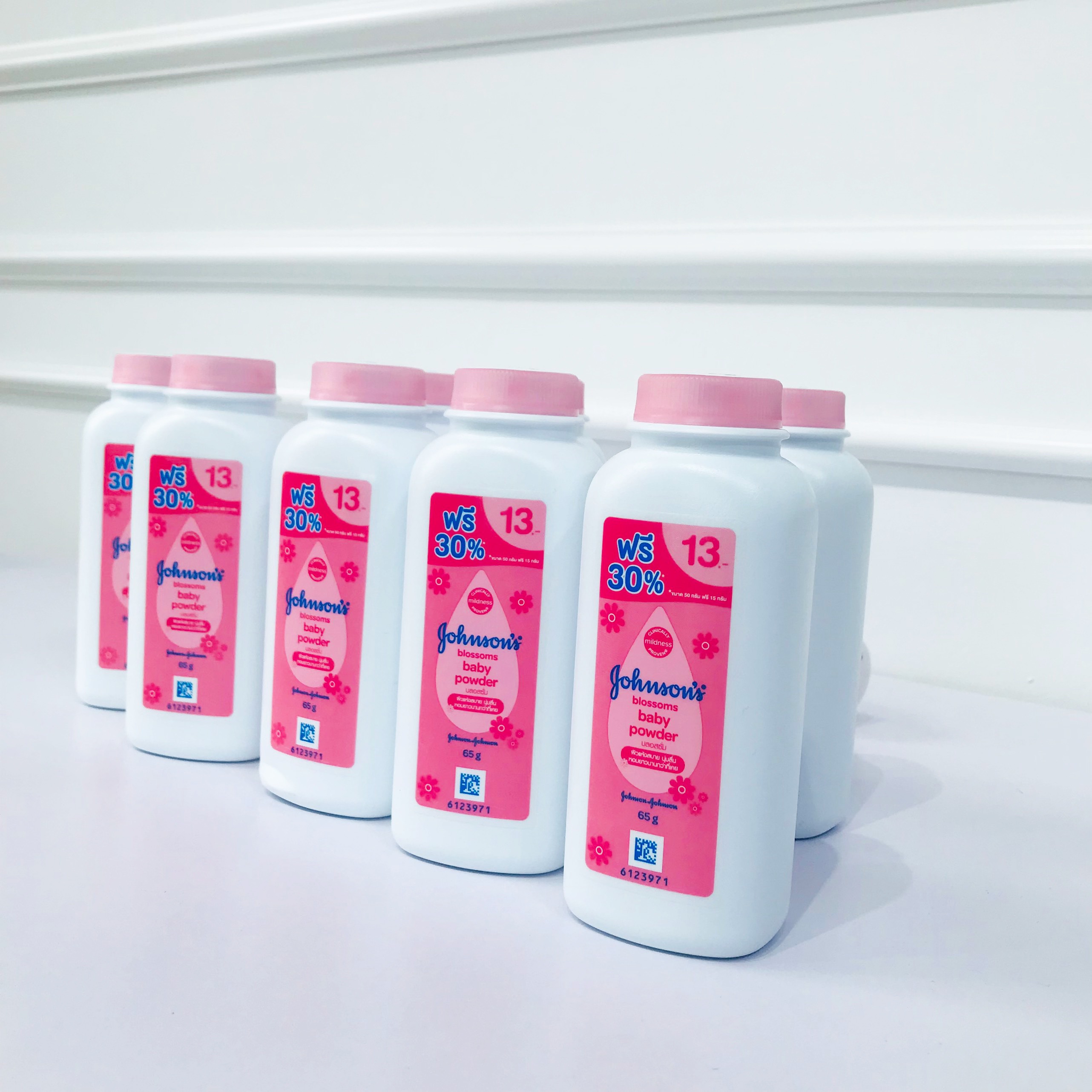 Phấn Rôm, Phấn Thơm Johnson's Baby 65g, Cho Bé Với Hương Hoa Thơm Mát Mềm Mịn Cho Da Em Bé Mozio Store