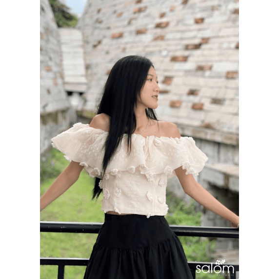 Áo trễ vai đính hoa nổi salom - rosie' top