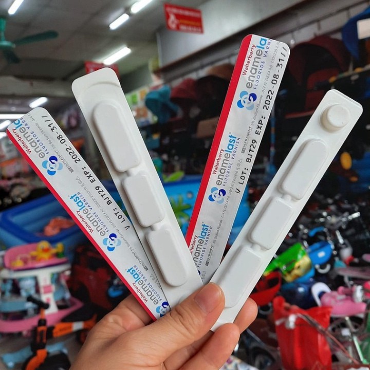 Tuýp vecni flour viền đỏ xanh hương cherry chống sâu răng cho trẻ em, giảm ê buốt cho răng người lớn