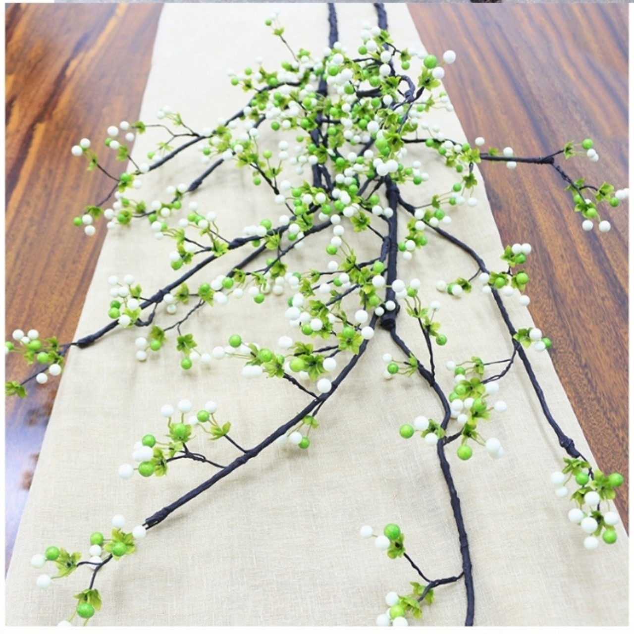 Cành tuyết cherry điểm làm phụ kiện cắm hoa