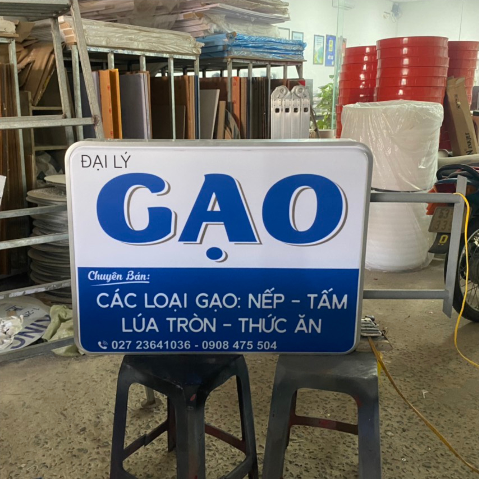 Hộp đèn quảng cáo mica hút nổi - Chữ Nhật
