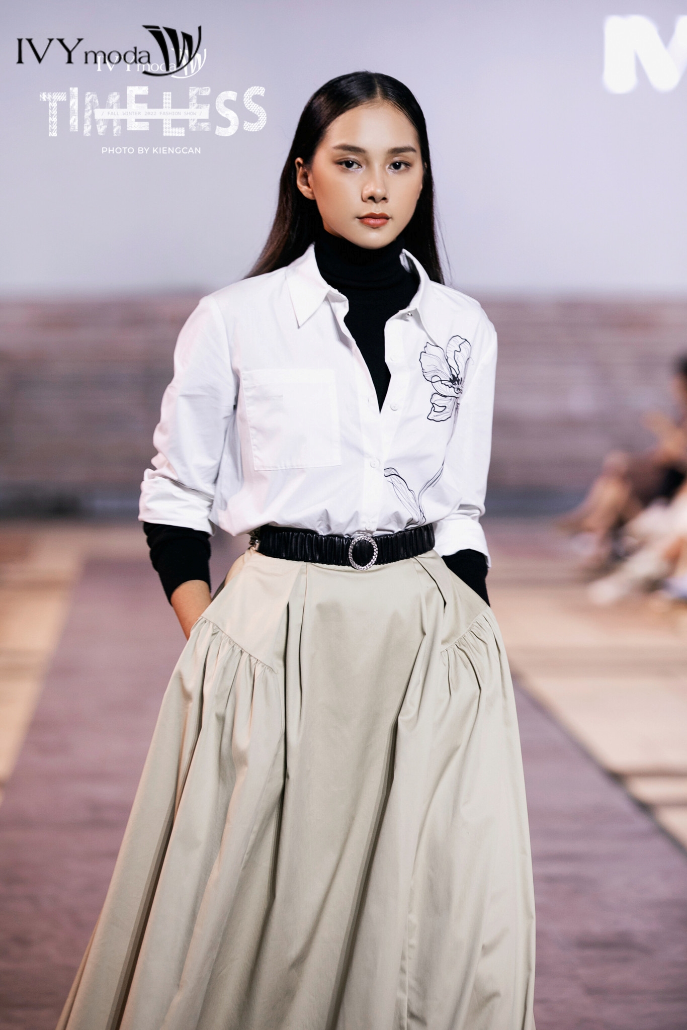 Áo sơ mi in họa tiết hoa ivy moda ms 17m7958