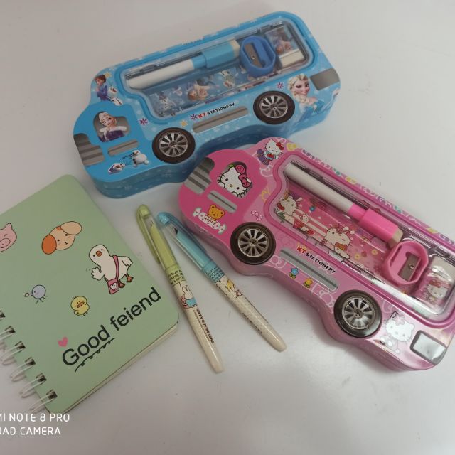 HỘP BÚT SẮT Ô TÔ 2 TẦNG + TẶNG KÈM 5 CHI TIẾT CHO BÉ