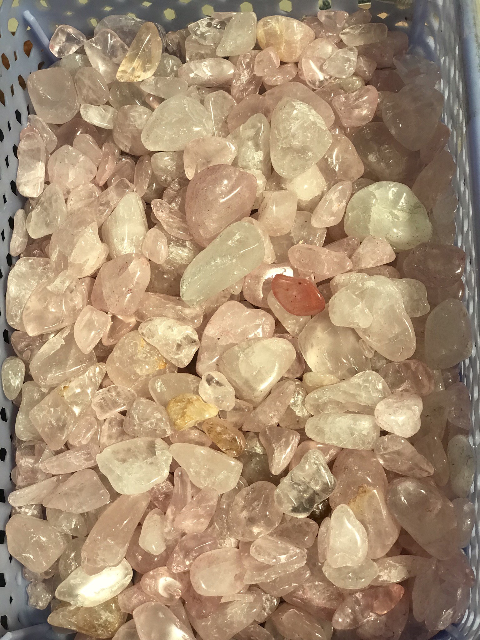 Đá phong thủy Thạch anh vụn màu Hồng - CADA DECOR