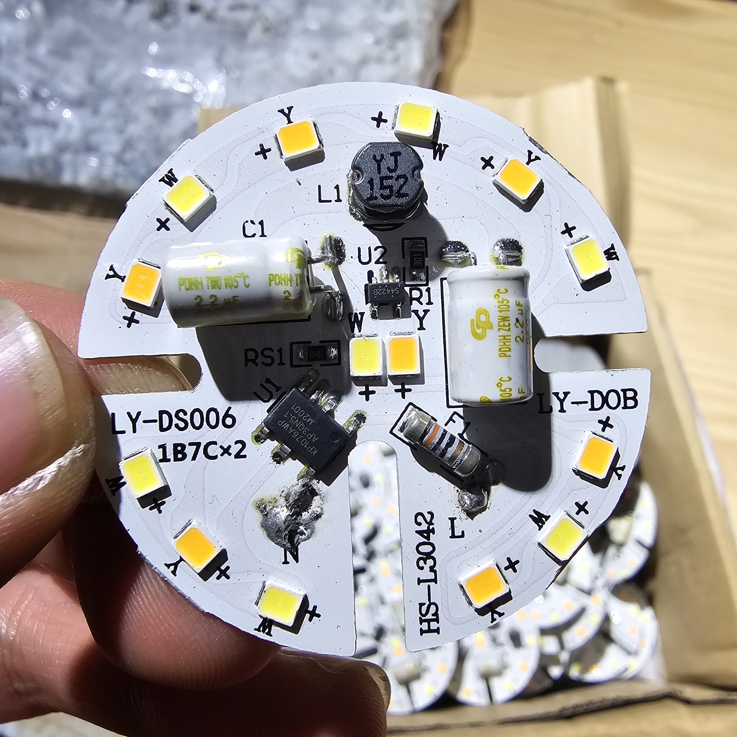 Vỉ led âm trần 7w 3 chế độ màu dob chạy điện 220v