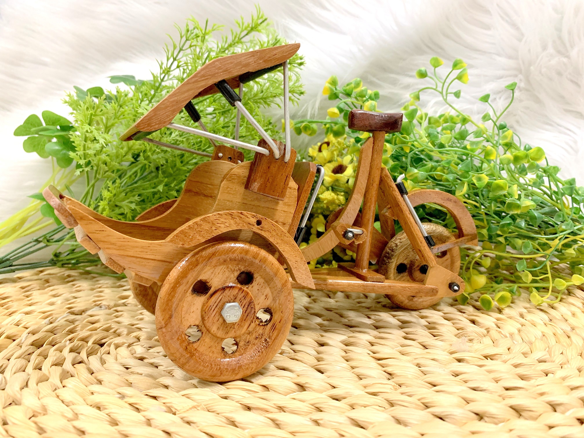 Xích lô việt nam gỗ gõ