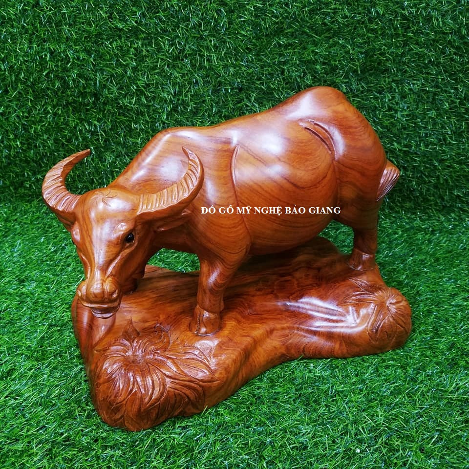 Tượng con trâu gỗ hương dài 34 cm