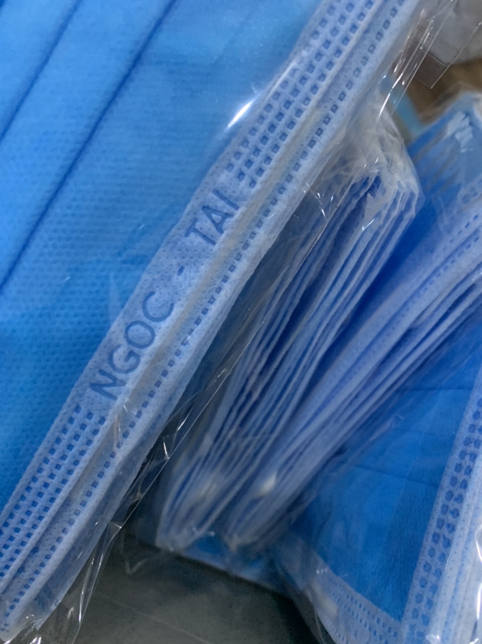 Hộp 50 cái màu xanh. Khẩu trang Y Tế Ngọc Tài, Dập LOGO, vải kháng khuẩn 4 lớp không dệt