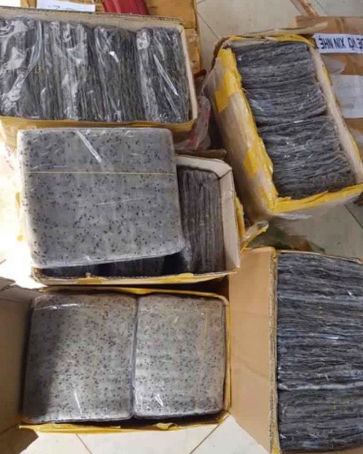 Bánh tráng mè đen Phan Rang