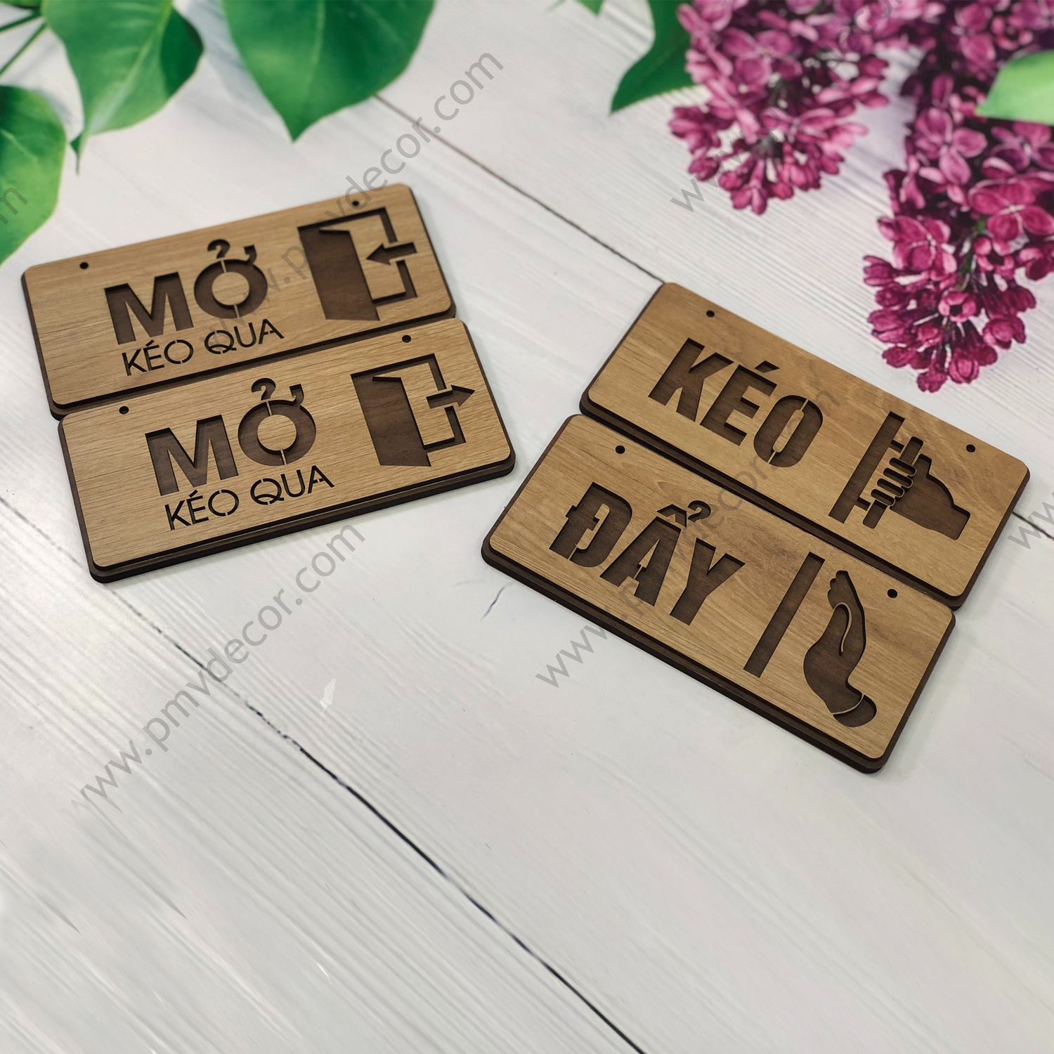 Bảng hướng dẫn dán cửa kính quán cafe, nhà hàng , kt: 15*7cm bảng gỗ hai màu tương phản. bhd-pmv118