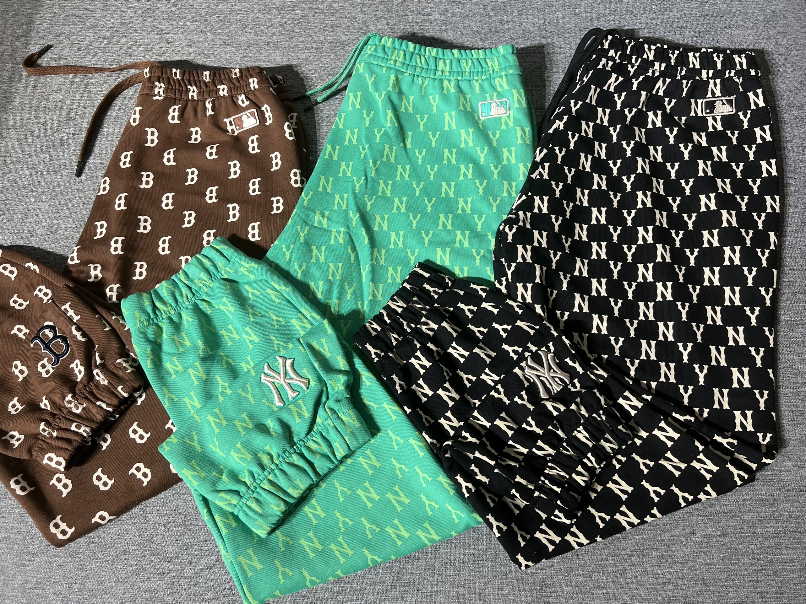 Quần Jogger/ Quần dài Nam/Nữ lưng thun, form xuông bo gấu thể thao - MLB Classic Monogram Allover