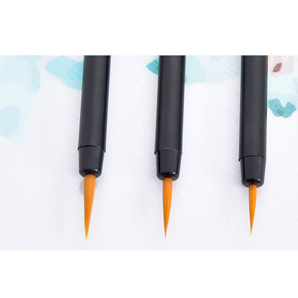 Cọ tỉa lông sói Ishake - thân đen lông vàng