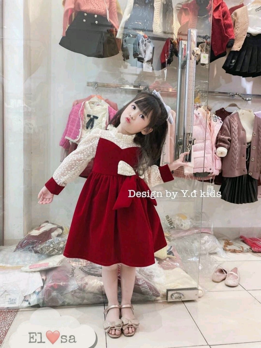 váy nhung đỏ tay ren phối nơ