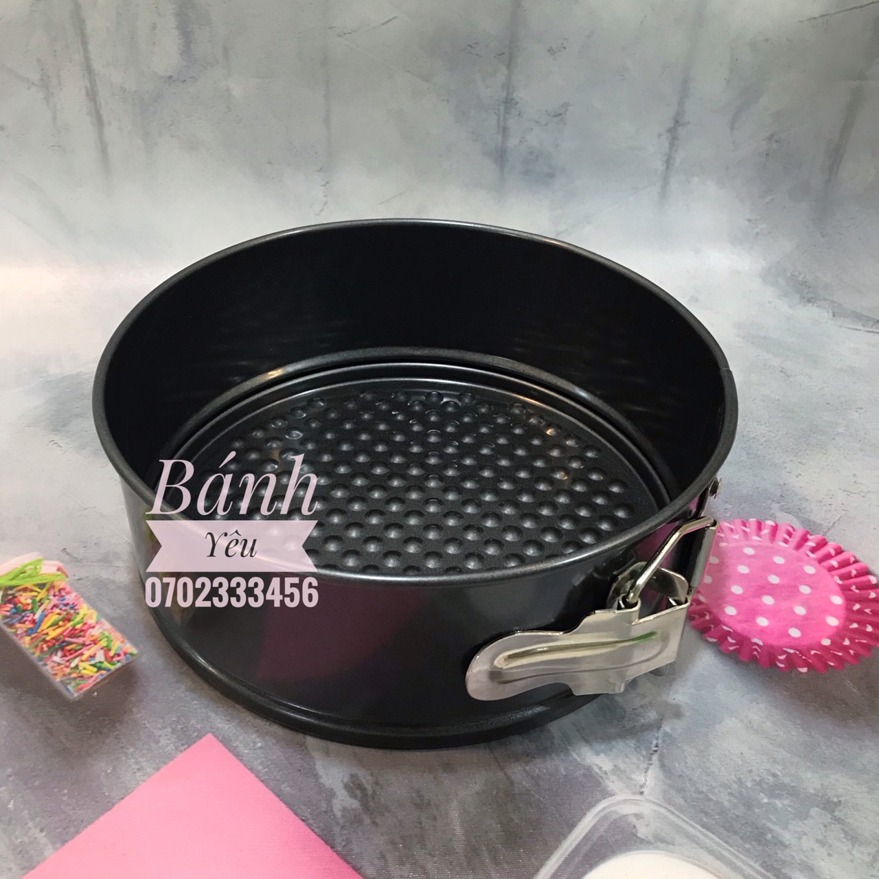 Khuôn tròn đế rời chống dính có khóa khuôn làm bánh