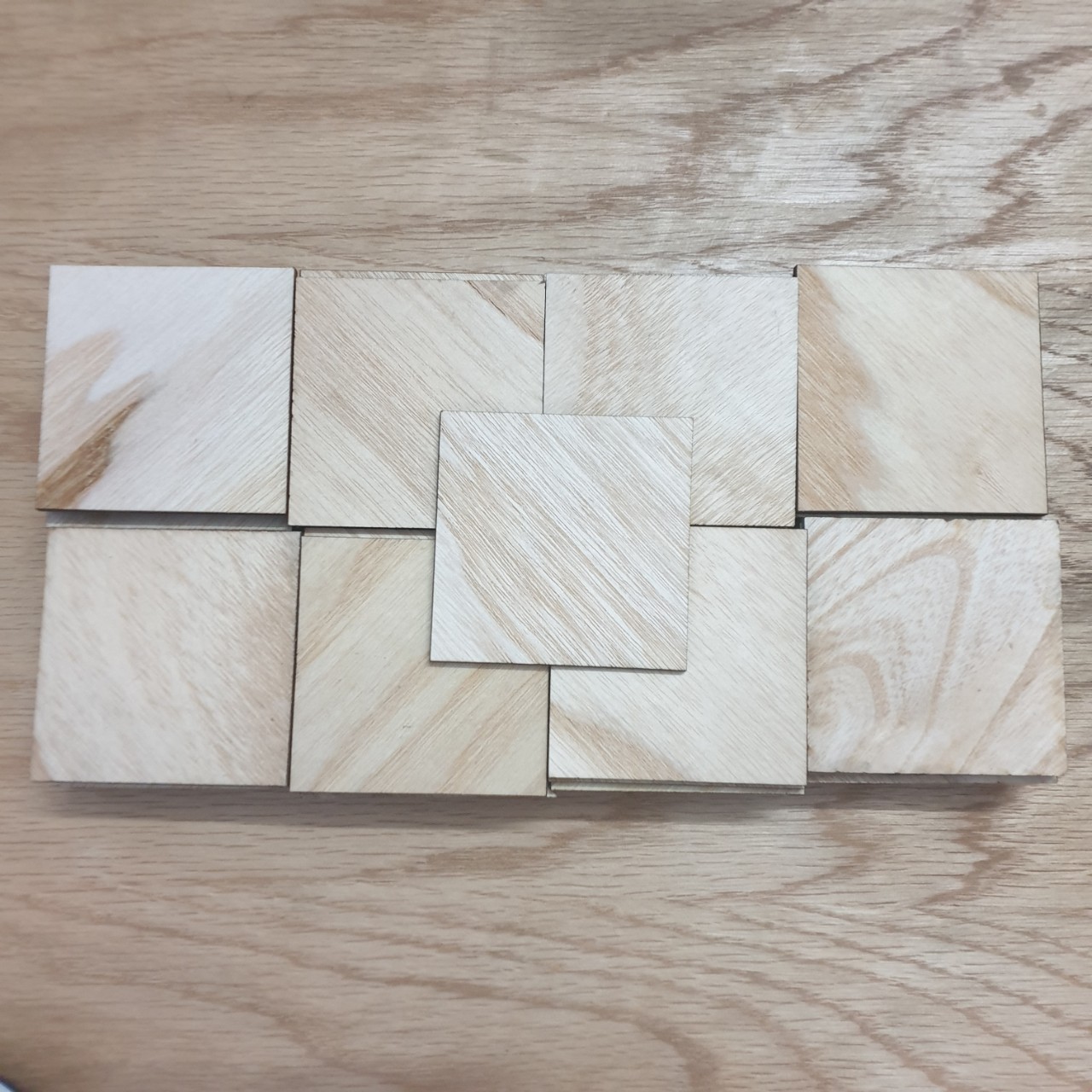 Combo 100 miếng gỗ 5x5cm ván ép 2 mặt thông dày 5mm (2 mặt đẹp khắc logo, móc chìa khóa, lắp ghép mô hình)