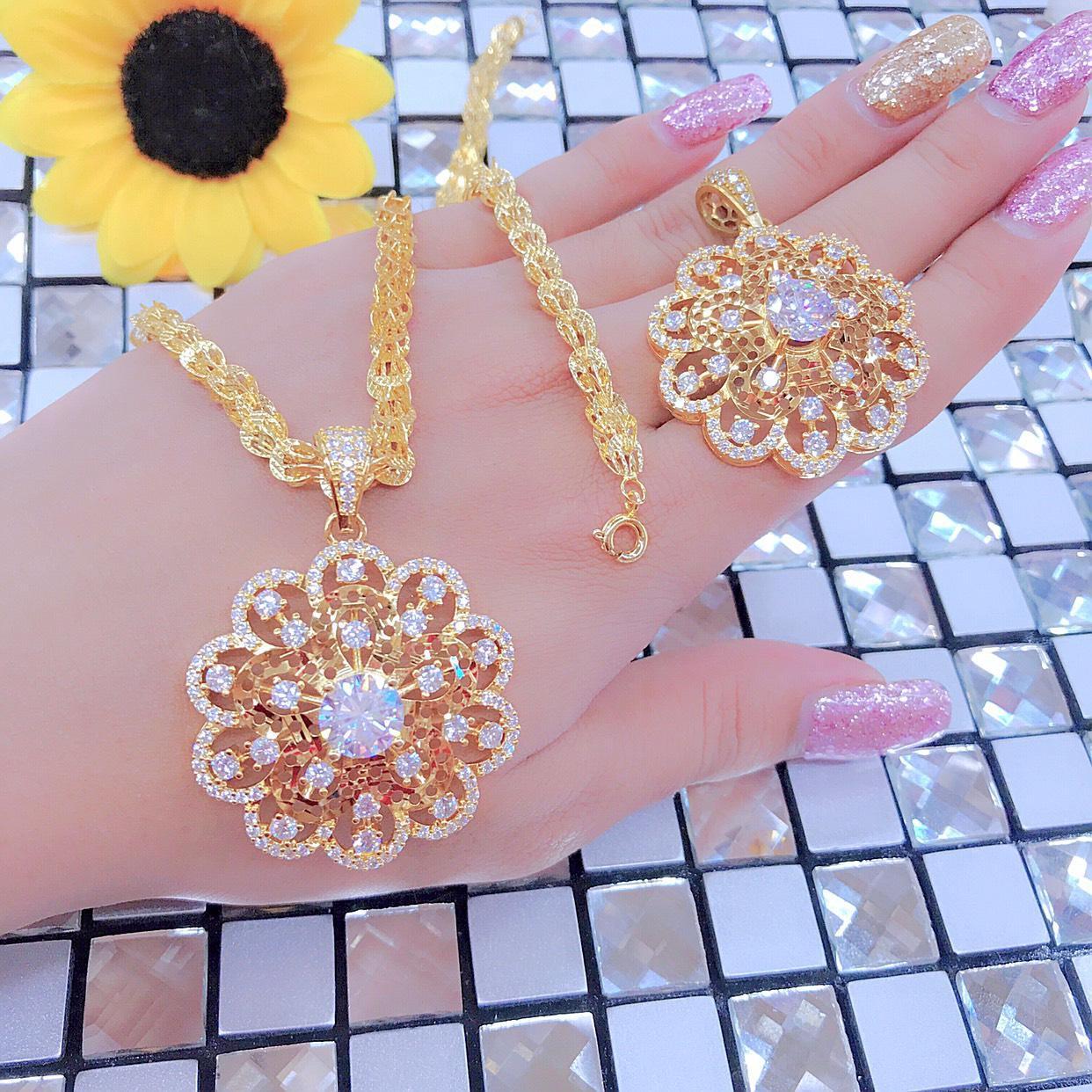 [HCM]Dây Chuyền Mặt Hoa Mai Đính Đá Sang Chảnh( 01 Mặt + 01 Dây )Mẫu UH 085(4).19.09 - Tặng Kèm Hộp Đẹp -Đeo Đi Chơi Đi Dự tiệc Rất Sang