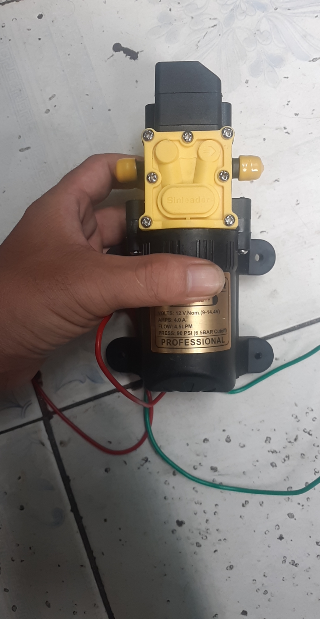 Máy bơm đơn 12v .
