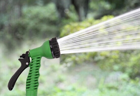 Vòi phun nước tưới cây xịt rửa xe sân vườn 7 chế độ một sản phẩm tuyệt vời giúp cho bạn có thể tưới rau rửa xe tưới cây cảnh.. một cách nhanh chóng tiện dụng phù hợp với mọi người mọi gia đình