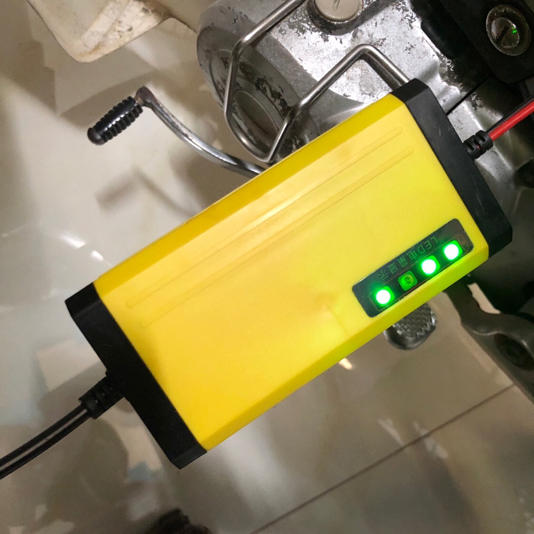 Bộ cục sạc bình ắc quy 12V 2Ah-20Ah cho xe máy xe đạp điện xe đồ chơi tự động ngắt có đèn báo đầy