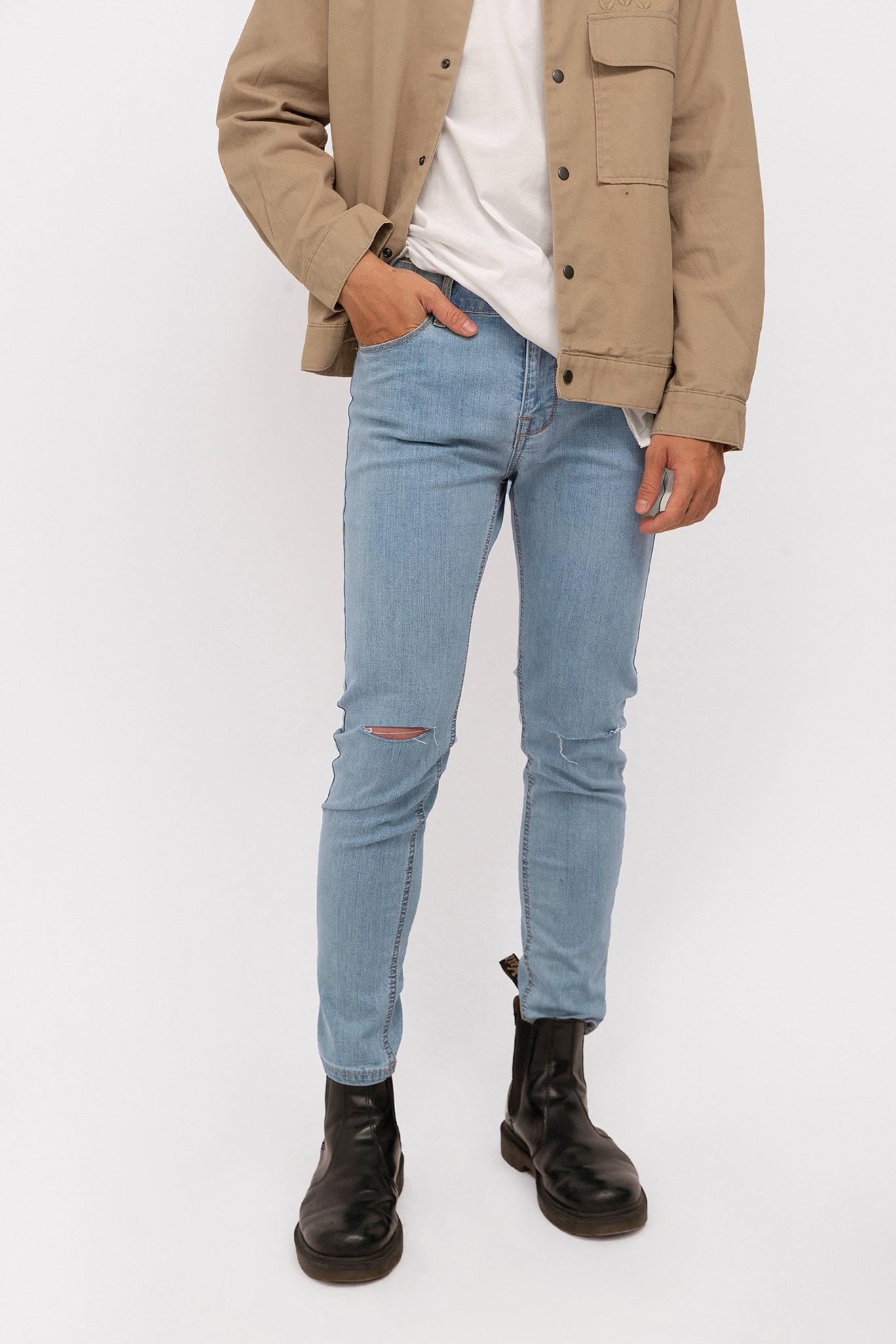 Quần jeans rách gối nam SAINTRICE co giãn 4 chiều màu xanh nhạt và màu đen