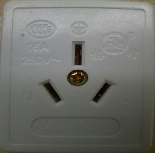 Ổ cắm zm13-16 3 lổ dẹt 16a 250v