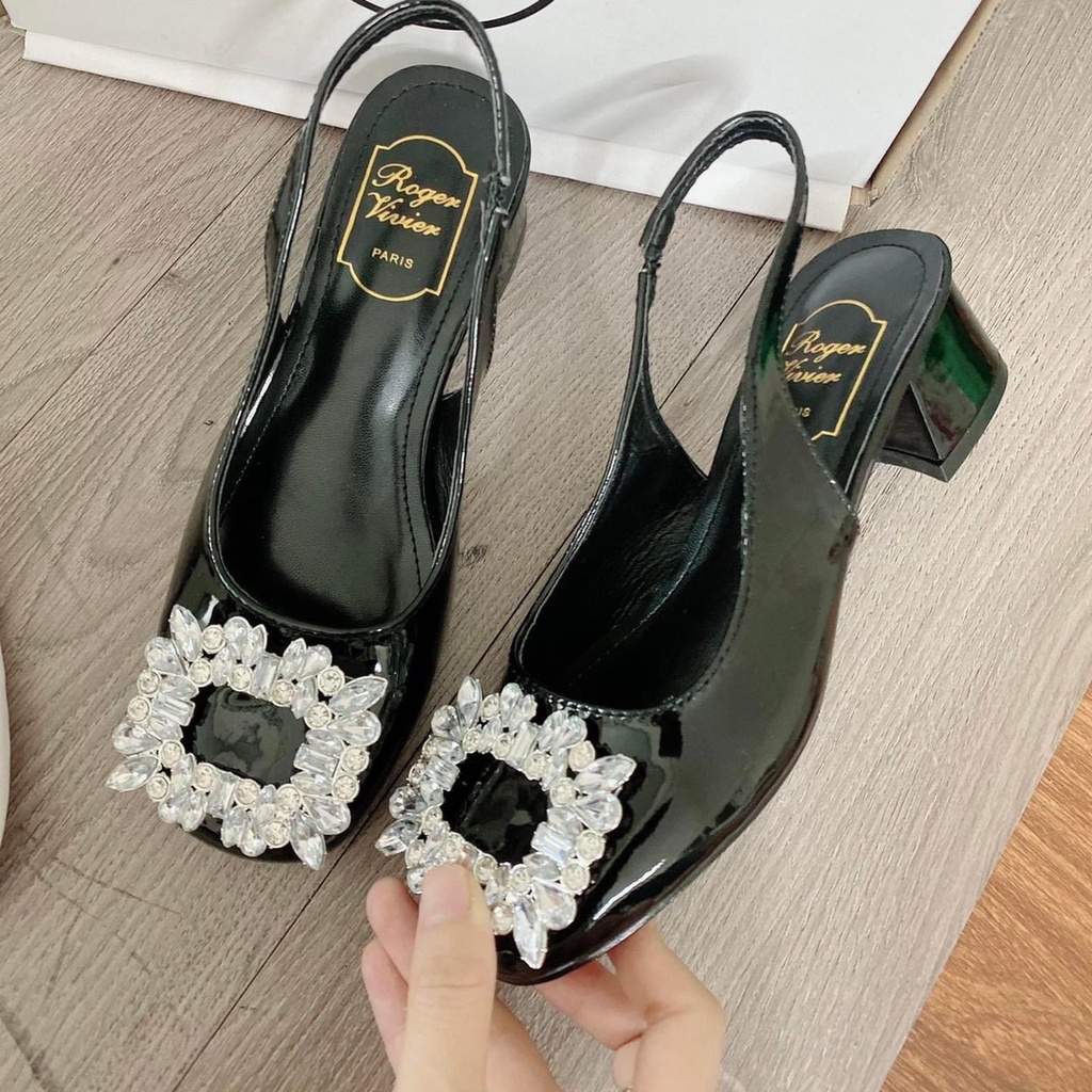 Sandal bít mũi da bóng vuông nơ đá trắng gót trụ thấp - 3P QM06