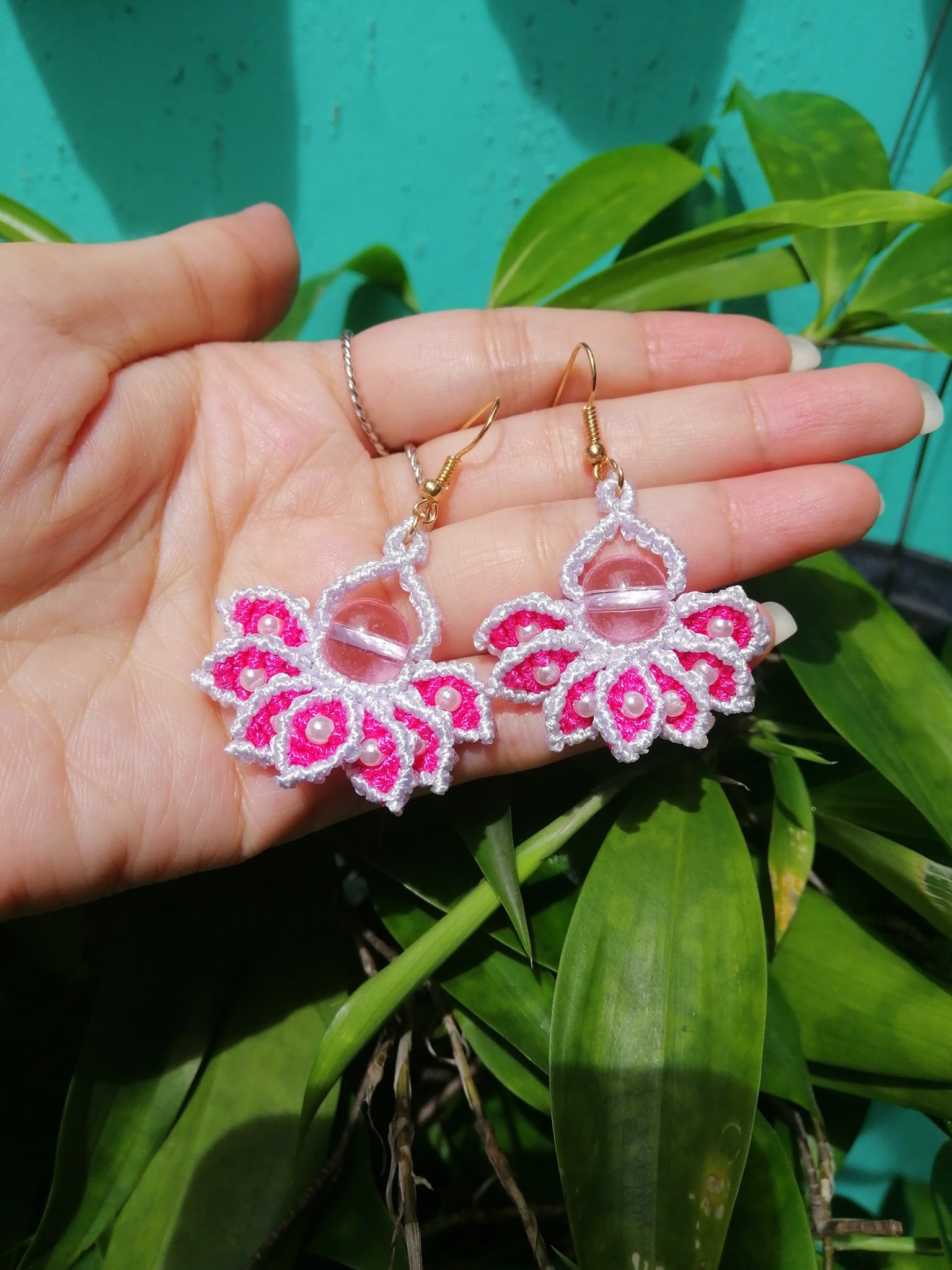 Hoa tai handmade họa tiết cánh hoa sen