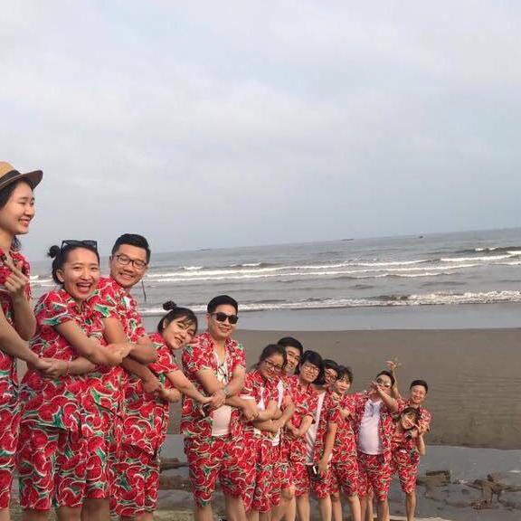 Bộ hoa quả đi biển họa tiết dưa hấu đỏ cho nam và nữ mặc chung 12322112