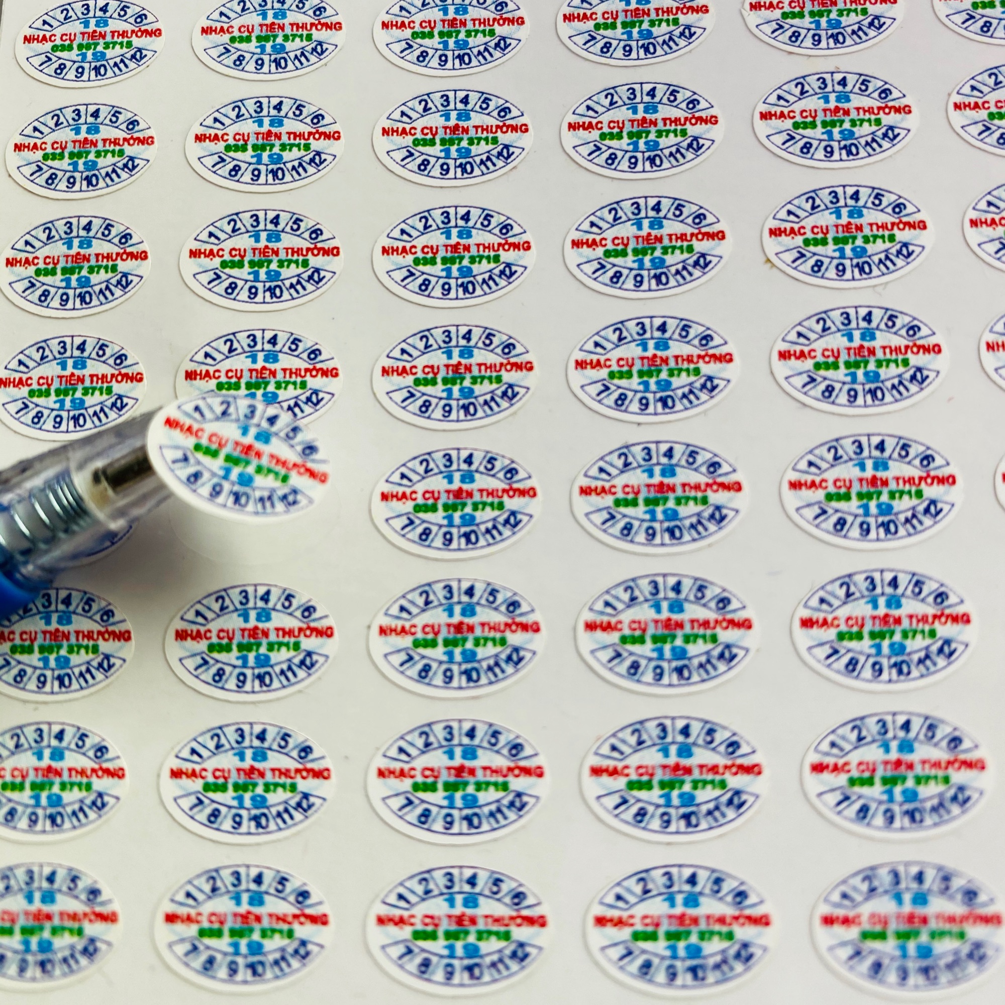 Tem niêm phong 1x2cm 1.5x1.5cm in nhiều màu 500 con giá 150000 giảm còn 130000₫