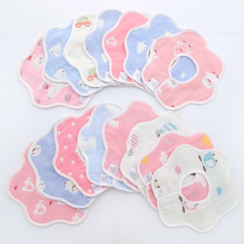 Yếm cotton 6 lớp giữ ấm cổ cho bé.