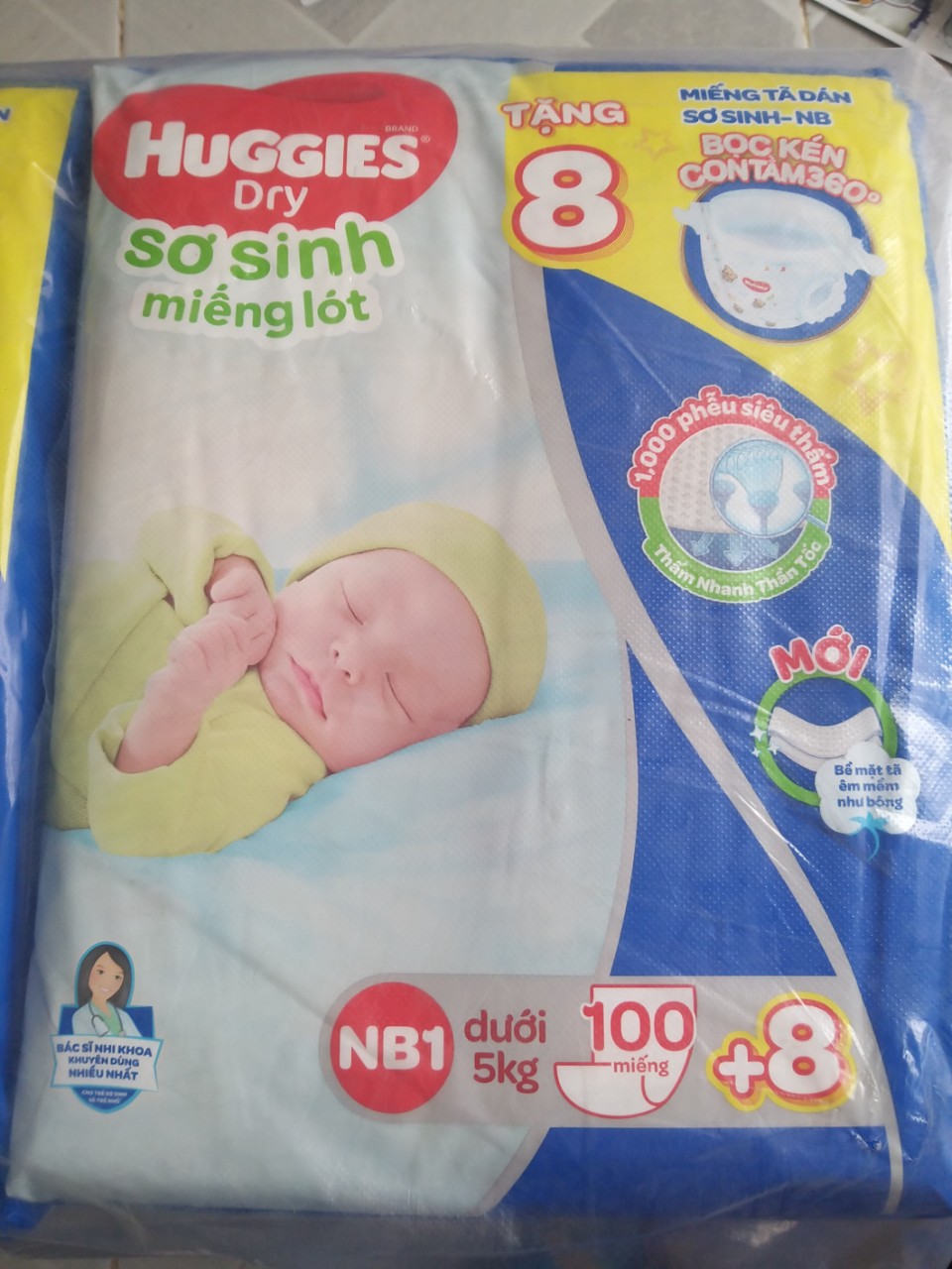 Miếng lót sơ sinh Huggies NB1 100 miếng (dưới 5kg) + Tặng thêm 12 miếng lót/hoặc 8 miếng tã dán