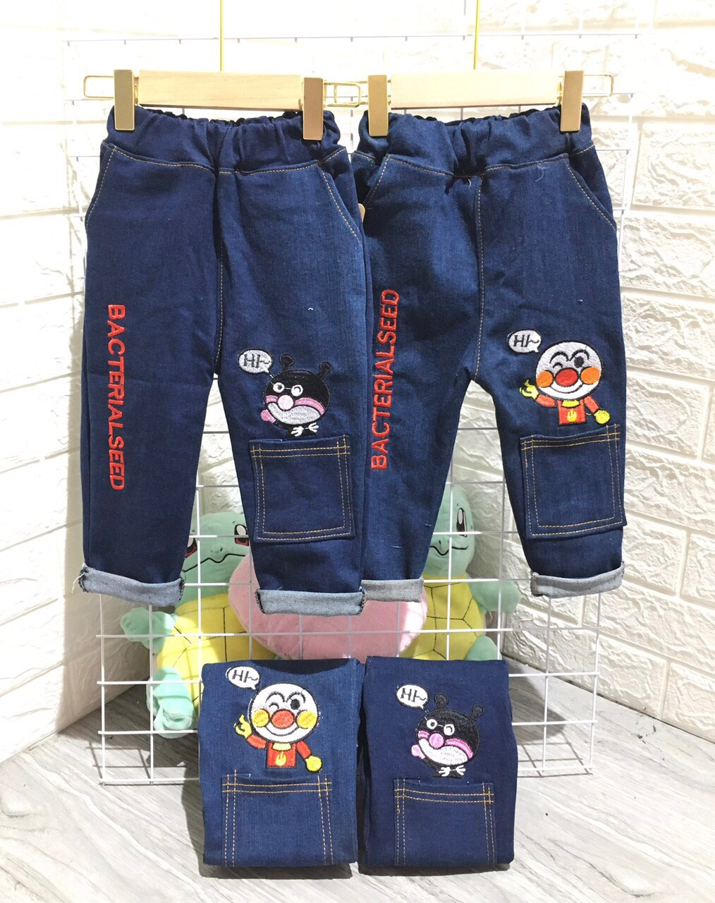 Quần Jean Bé Trai, Quần Bò Thời Trang Bé Trai Lưng Thun Phối Túi Vuông Thêu Họa Tiết Chữ HQ Fashionkids QUAN B1002