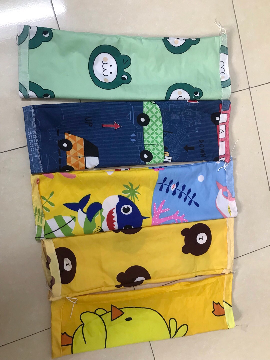 Vỏ gối ôm trẻ em nhiều mẫu đẹp (chat để chọn mẫu), kích thước 20x60cm, màu sắc nổi bật, nhiều mẫu cho bạn lựa chọn