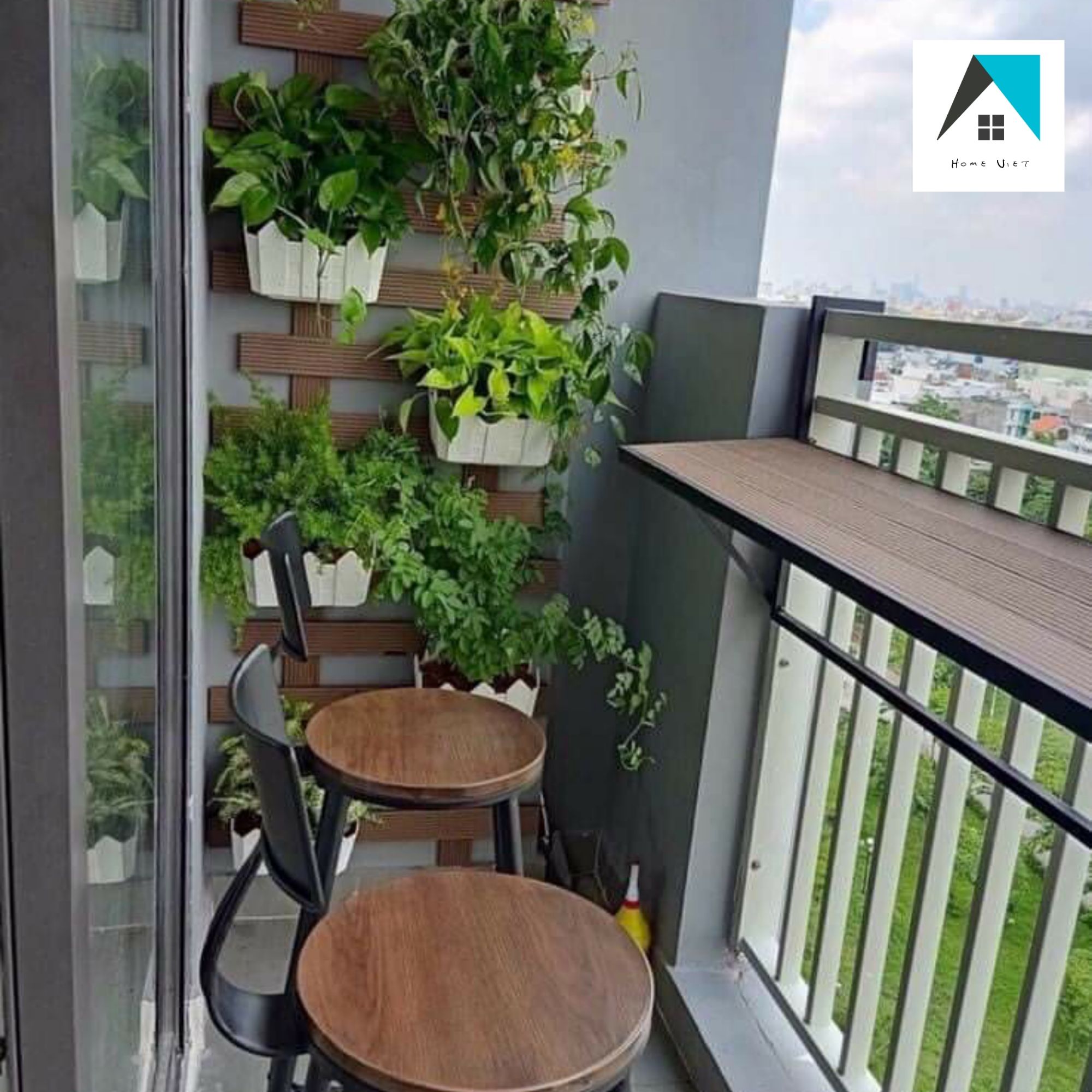 Bàn treo ban công mặt gỗ composite- HOME VIỆT