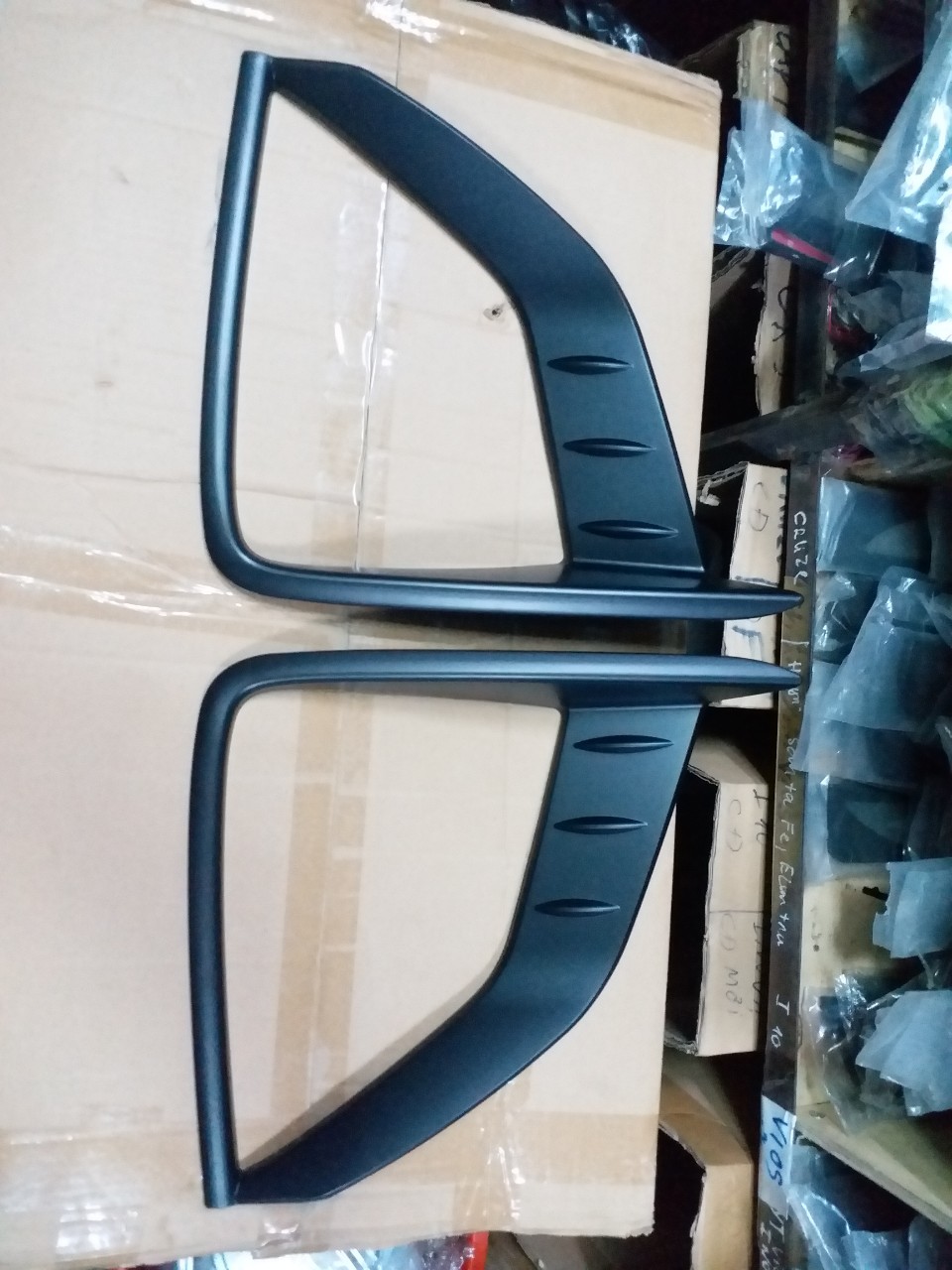 Ốp viền pha đen xe xpander 2018-2019