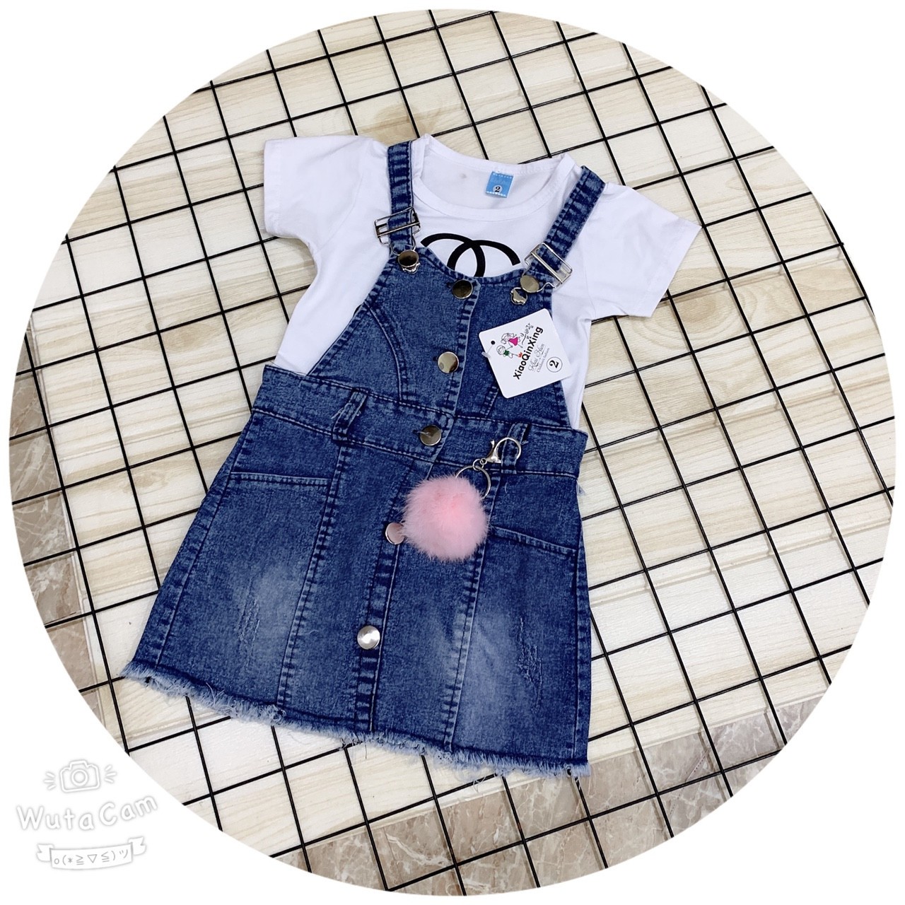 Sét váy yếm bò kèm áo phông trắng cho bé gái