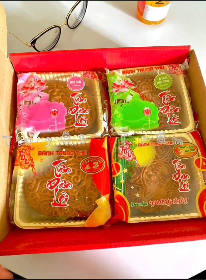 (Freeship) Hộp 4 bánh trung thu Tân Dân Lợi bao gồm hộp và túi xách biếu tặng