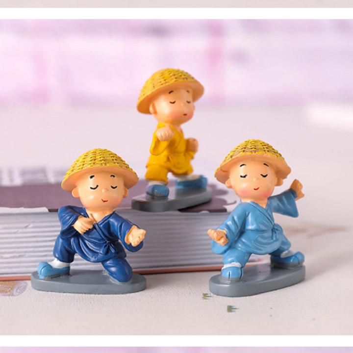 Bộ tượng 4 chú tiểu đội mũ đứng thế võ trang trí xe hơi - DMA store