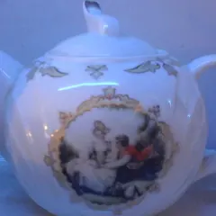 Bộ ấm chén uống trà cung đình châu Âu