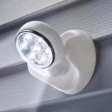 Đèn tự sáng khi có người đến, tự tắt sau 3p khi không có người, chống trộm