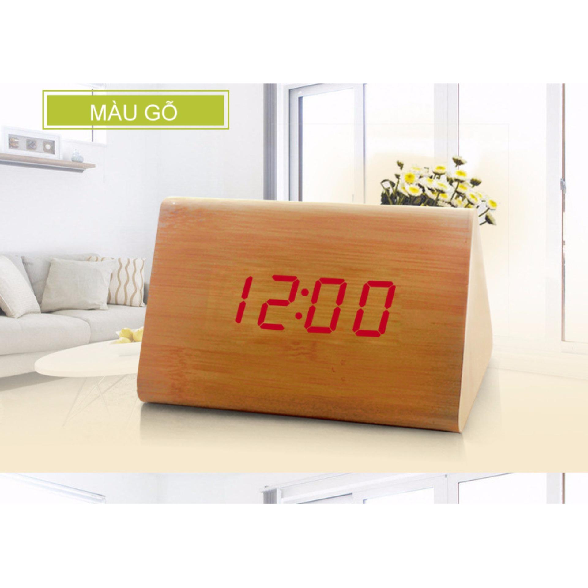 Đồng hồ gỗ hình tam giác có đèn LED