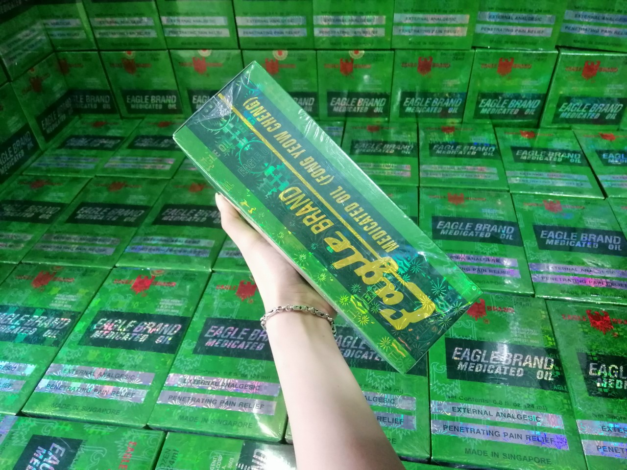 Dầu gió nước xanh 2 nắp singapore eagle brand 24ml