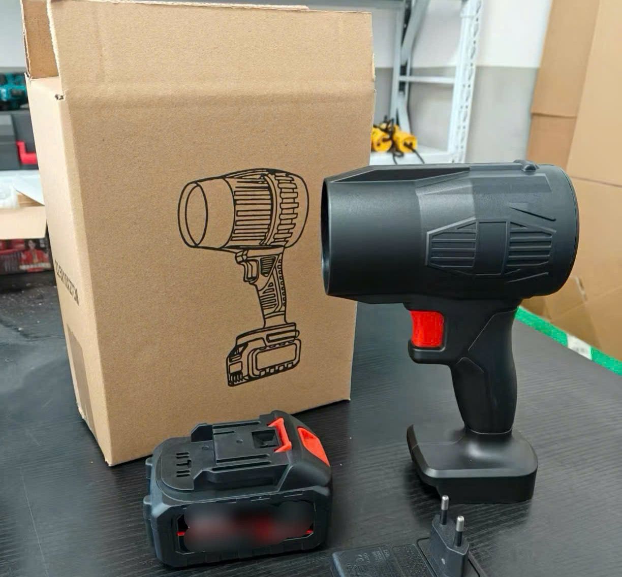 Máy thổi phản lực tua pin siêu mạnh GGG Quạt thổi lá gắn chân pin phổ thông 4cm